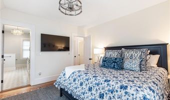 21 Bedlow Ave, Newport, RI 02840