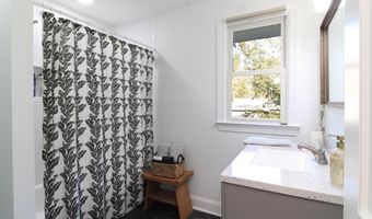 1092 W Lake Dr, Athens, GA 30606