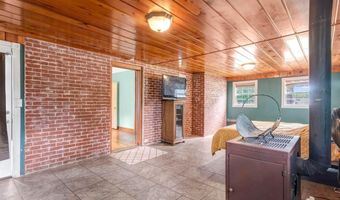 421 W College St, Aurora, MO 65605