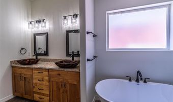 1043 Valley View Dr, Bloomfield, NM 87413