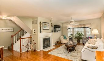 1537 Whispering Creek Dr, Ballwin, MO 63021