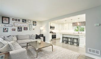 1085 Salton Dr, Akron, OH 44333