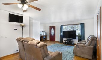 922 S Oak Ave, Aurora, MO 65605