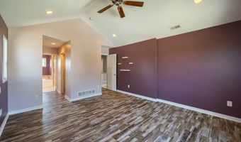 923 S 10th St, Adel, IA 50003