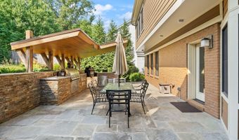 4226 40TH St N, Arlington, VA 22207