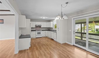 19 Irondale St, Warwick, RI 02886