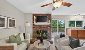 947 Oakfield Dr, Ballwin, MO 63021
