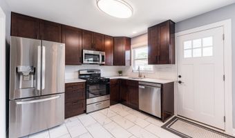 7 N Lincoln Ave, Addison, IL 60101