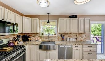 128 Embill Dr, Blakeslee, PA 18610