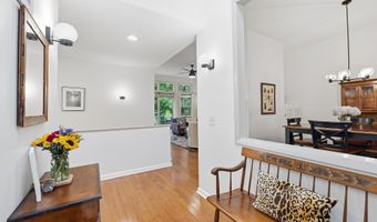 2 Brittania Dr 2, Danbury, CT 06811