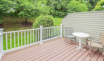 6 Lawrence Ave 6, Danbury, CT 06810