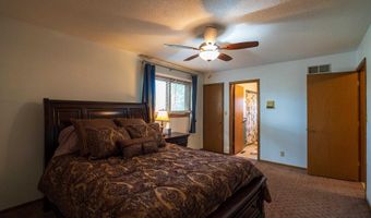 207 N 10th St, Albia, IA 52531