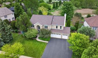 941 Par Dr, Algonquin, IL 60102