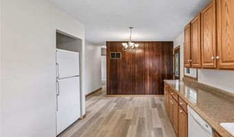 868 Oakwood Dr, Anoka, MN 55303