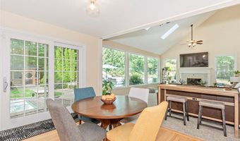 225 Linwood Ln, Aurora, OH 44202