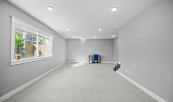 4401 Everest Cir, Ames, IA 50014