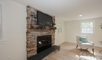 9 Northfield Rd, Amherst, NH 03031