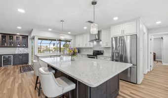 831 CHIPAWAY Dr, Apollo Beach, FL 33572