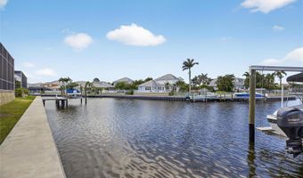 5718 TYBEE ISLAND Dr, Apollo Beach, FL 33572