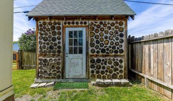 205 N C St, Albion, WA 99125