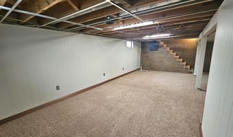 1403 S Lloyd St, Aberdeen, SD 57401