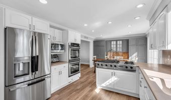 23 Pelican Dr, Bayville, NJ 08721