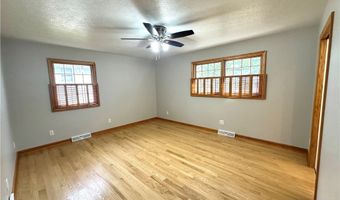 707 Greenlawn Dr, Amherst, OH 44001