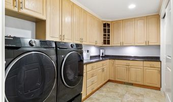 884 Village Brook Ct, Ballwin, MO 63021