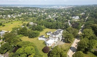 553 Bellevue Ave 14, Newport, RI 02840