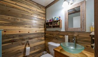 215 SE 10TH St, Bandon, OR 97411