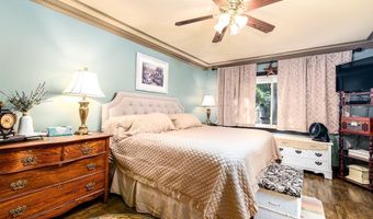 914 Lakeview Dr, Auburn, IN 46706
