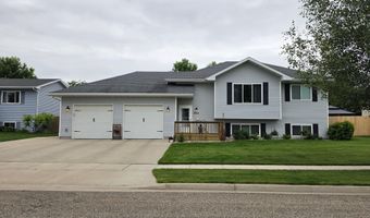 1005 Plum Ln, Aberdeen, SD 57401