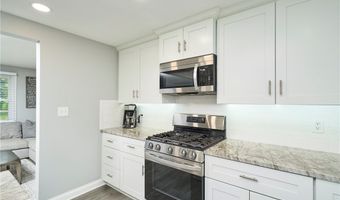 1085 Salton Dr, Akron, OH 44333