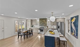 8 J H Dwyer Dr, Middletown, RI 02842