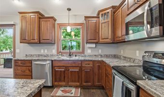 623 Autumn Dr, Altoona, WI 54720