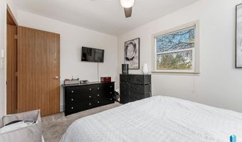 2105 E Sylvan Cir, Brandon, SD 57005