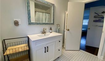 182 Newport Ave, Middletown, RI 02842