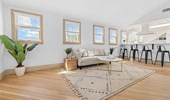 18 Barney St 3, Newport, RI 02840