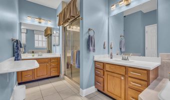 40 Bunker Hill Dr, Allentown, NJ 08501