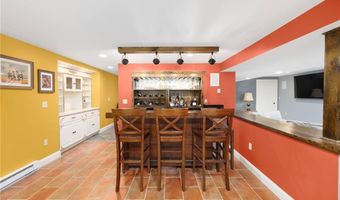 10 Honey Lou Ct, Cranston, RI 02921