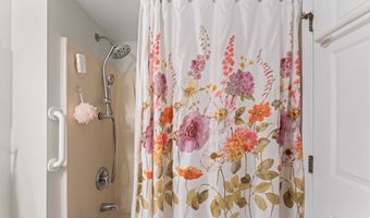 156 Heatherwood Dr 156, Brookfield, CT 06804