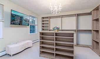 36 Beauchamp Dr, North Kingstown, RI 02874