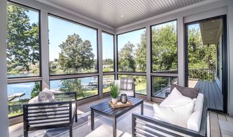 13 Kellogg St, Brookfield, CT 06804