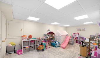 55 Wilbur Rd, Lincoln, RI 02865