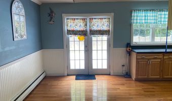 18 Beach Park Rd, Clinton, CT 06413