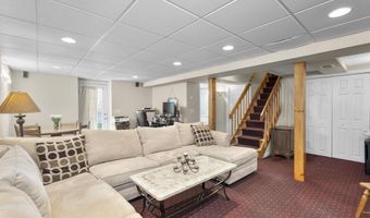 58 Lantern View Dr, Branford, CT 06405