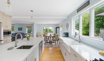 211 Oak St, Bath, ME 04530