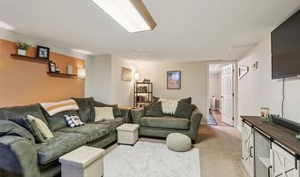 210 12th Ave NW, Altoona, IA 50009