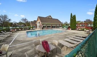 1943 N Charter Point Dr D, Arlington Heights, IL 60004