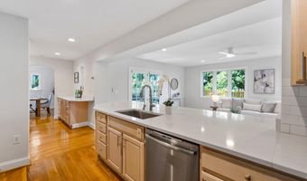 6111 35TH St N, Arlington, VA 22213
